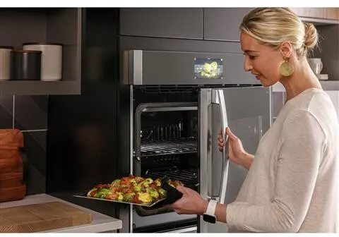 GE Profile 30 Inch Single Electric Smart Wall Oven with 5.0 Cu. Ft. Capacity - Image 5